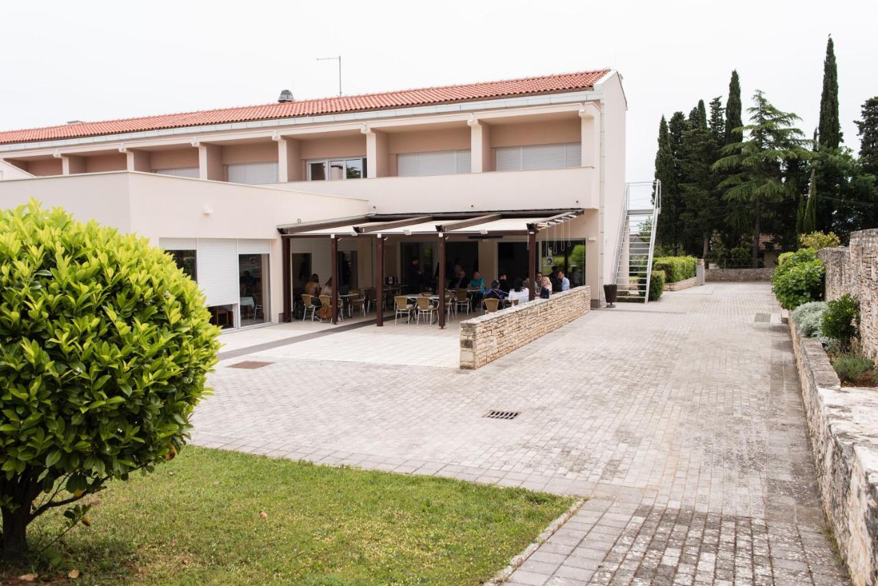 Hostel Erks Premantura Exterior foto